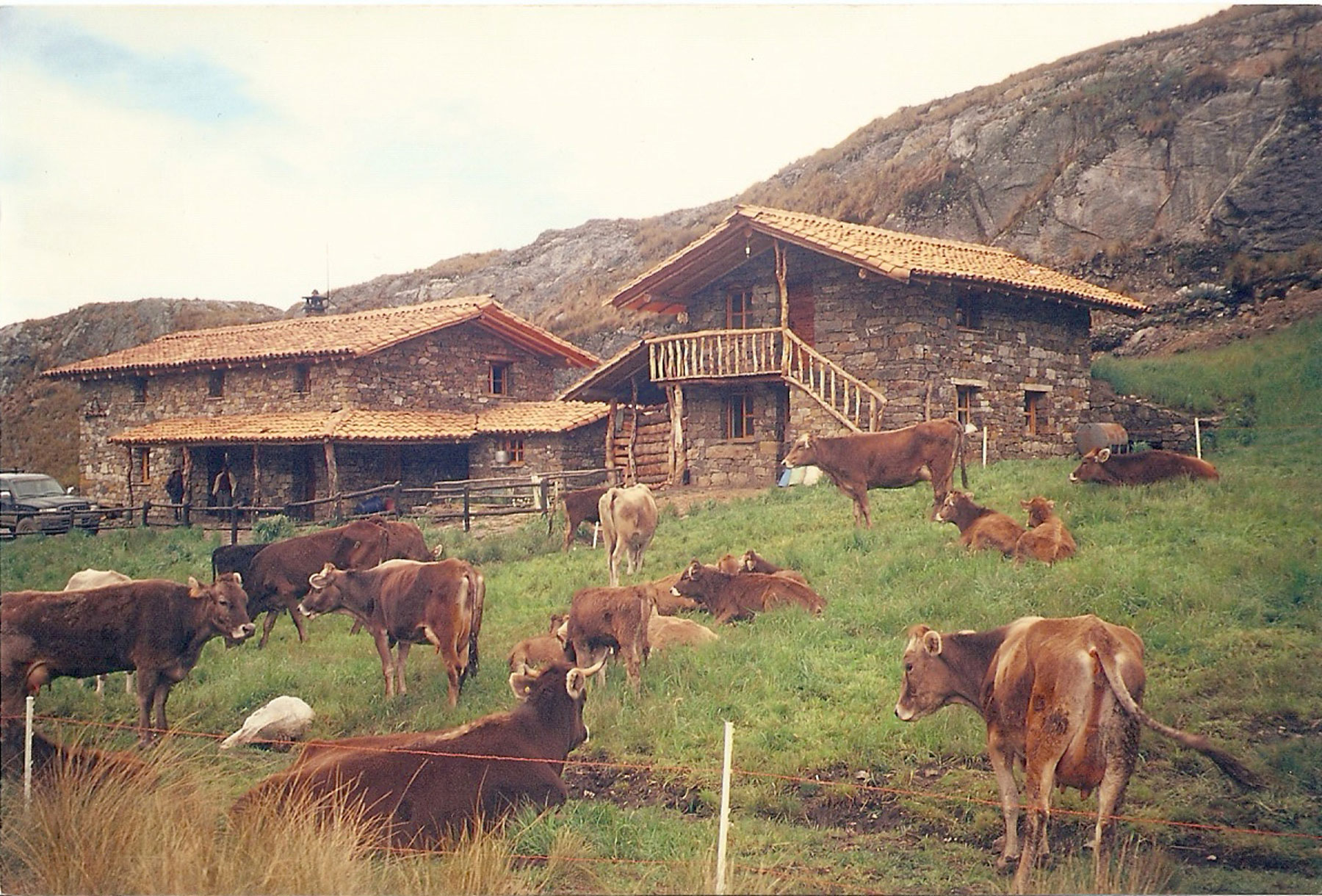 chalet_huachucocha_chavin_huantar_huari_peru_andes_hut_cordillera_blanca_3