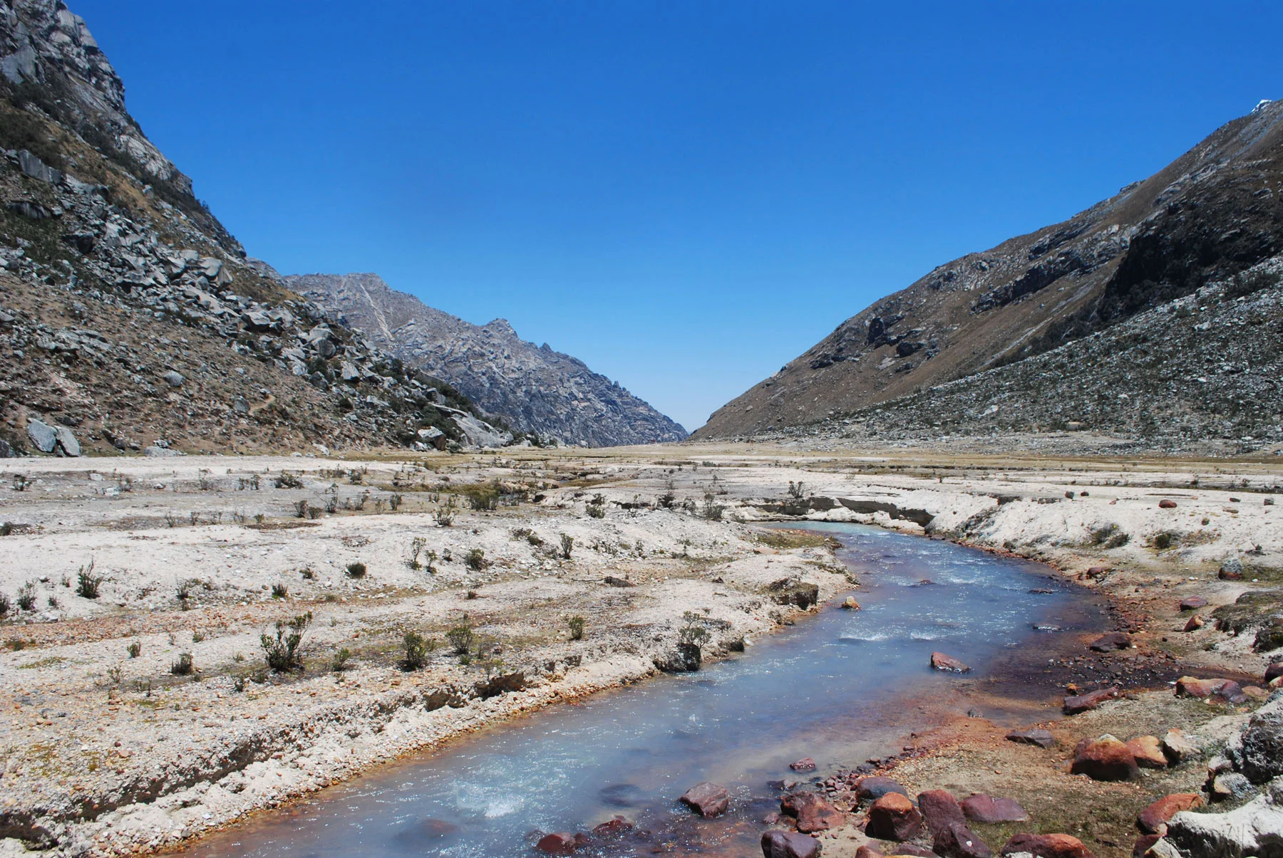 refugio_ishinca_peru_andes_hut_cordillera_blanca_4