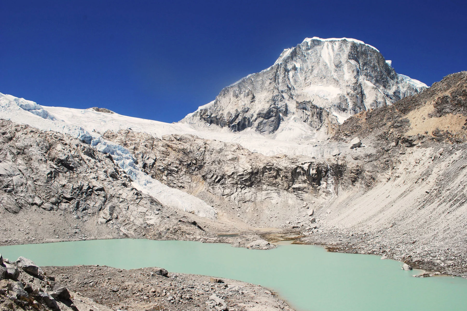 refugio_ishinca_peru_andes_hut_cordillera_blanca_5