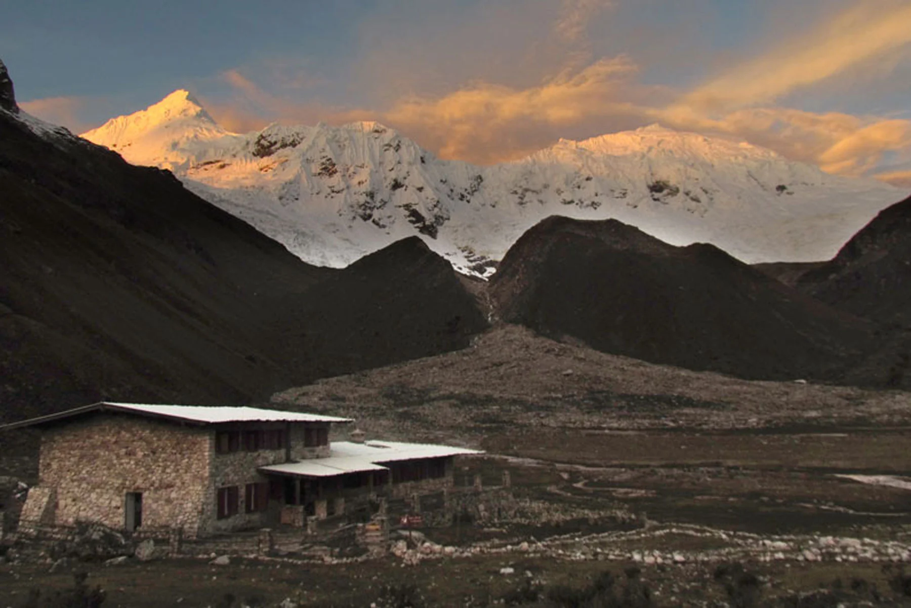 refugio_ishinca_peru_andes_hut_cordillera_blanca_6